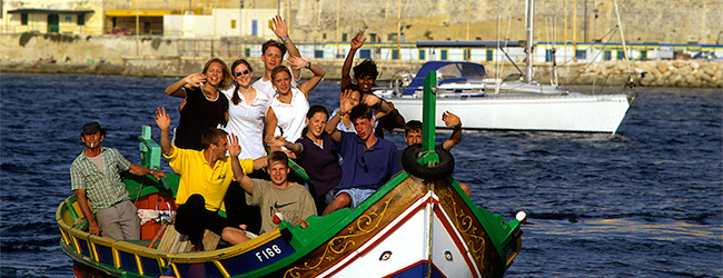 LISA-Sprachreisen-Englisch-Schueler-Malta-Salina-Beach-Strand-Meer-Baden-Freizeit-Aktivitaeten-Freizeitprogramm-Sprachschueler-Ausfluege